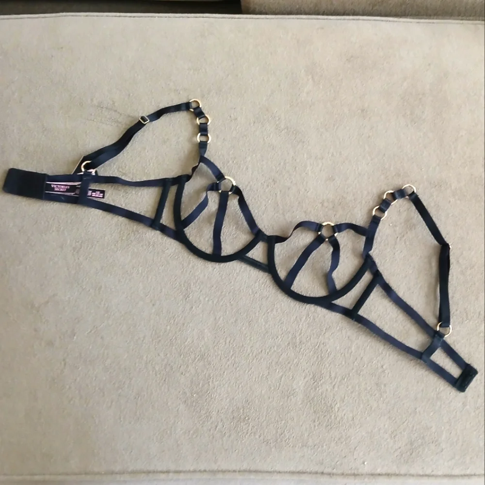 ❤️ NWT Victoria's Secret cage bra❤️ - Picture 4 of 9